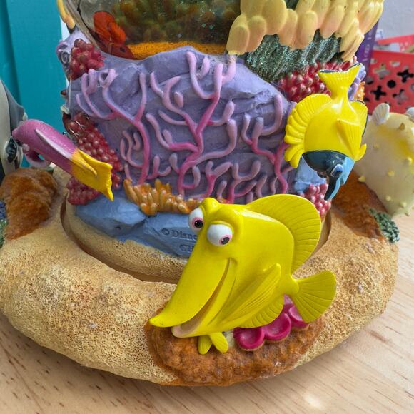 Disney Pixar Finding Nemo Musical Snow Globe Rotating Base "Tiny Bubbles" - Picture 2 of 10